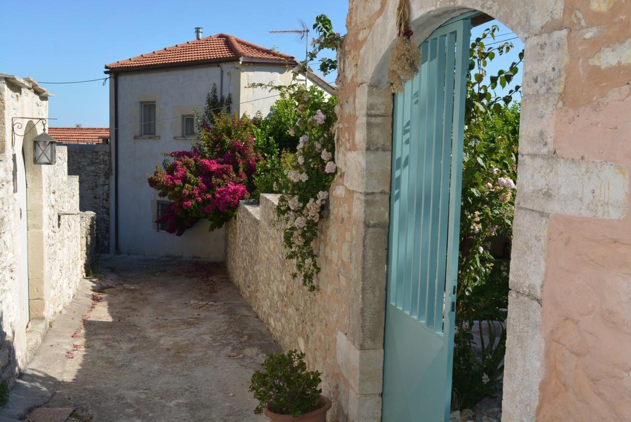 Sergios Village House Chrissi Akti Chania Exterior foto