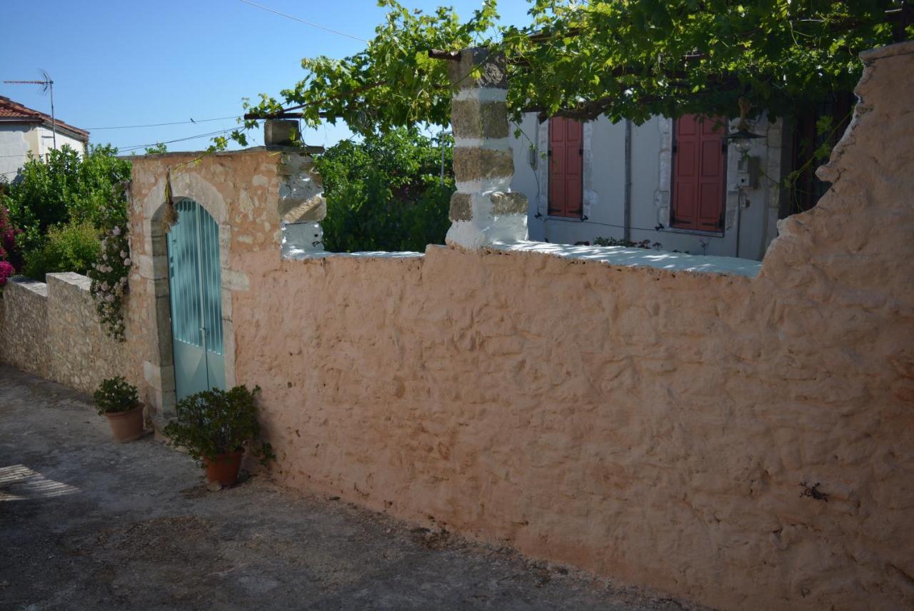 Sergios Village House Chrissi Akti Chania Exterior foto