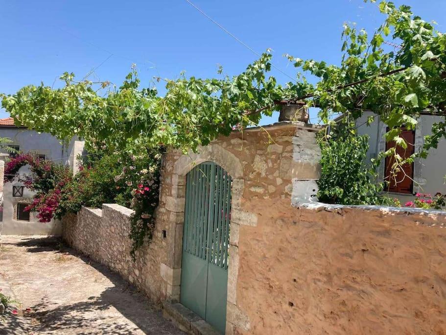 Sergios Village House Chrissi Akti Chania Exterior foto